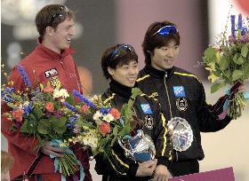 Shimizu golden again at speed skating World Cup meet